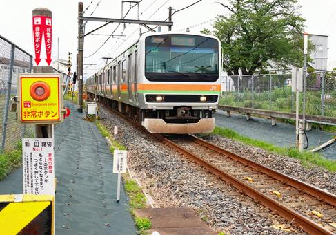 川越線 新田踏切付近を走る列車 列車,線路,ローカル線の写真素材