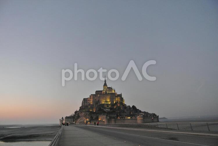モンサンミッシェルの夕暮れ フランス,モンサンミッシェルの写真素材