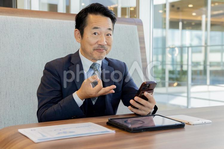 デザイナーズオフィスで働く人々 男性,デザイナーズオフィス,人物の写真素材