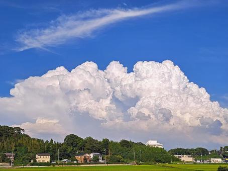 夏のイメージ モクモクした大きな入道雲 夏のイメージ モクモクした大きな入道雲の写真