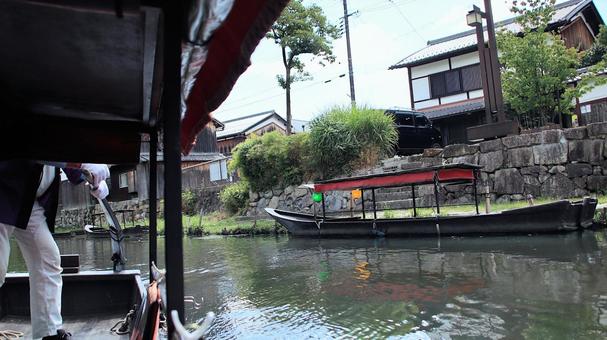 手漕ぎ和舟から見る初秋の八幡堀風景 手漕ぎ和舟から見る初秋の八幡堀風景 八幡堀,初秋,和舟の写真素材