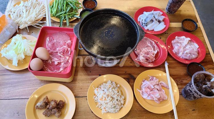 たくさん食べる！ 焼肉,脂,鉄板の写真素材