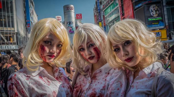 ゾンビ仮装の三人組 ゾンビ仮装の三人組の写真