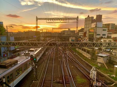 夕焼けと線路 夕焼けと線路の写真