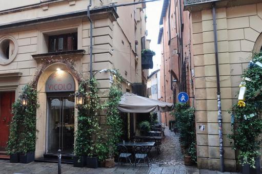 ボーロニャの路地 イタリア,ボローニャ,路地の写真素材