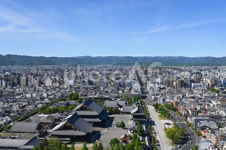 京都タワー展望台から京都御苑方面を望む 京都市,市街地,烏丸通の写真素材