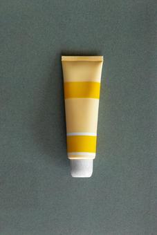 Yellow tube (gray background), JPG Yellow tube (gray background), JPG