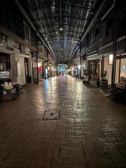 夜の商店街 夜の商店街 夜,道路,商店街の写真素材