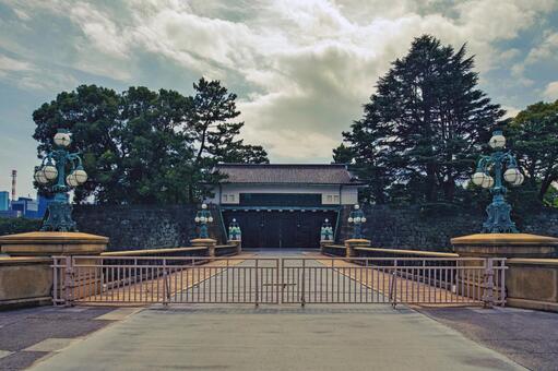皇居正門の重厚な門扉と石垣 皇居,正門,石橋の写真素材