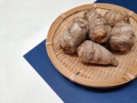 里芋_和紙バック_2 秋,野菜,里芋の写真素材