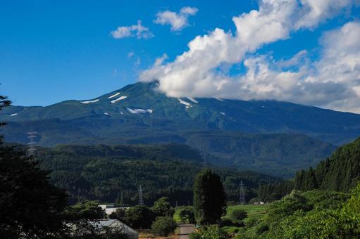 眺海の森からの鳥海山 眺海の森からの鳥海山の写真