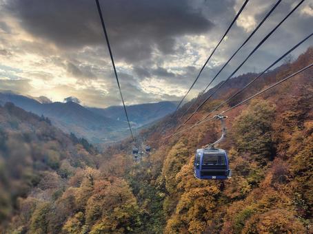 苗場ドラゴンドラから眺める秋の紅葉 苗場,ゴンドラ,山の写真素材