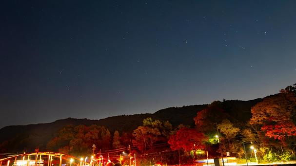 紅葉山に瞬くオリオンの夜 紅葉山に瞬くオリオンの夜 紅葉,山々,秋の写真素材