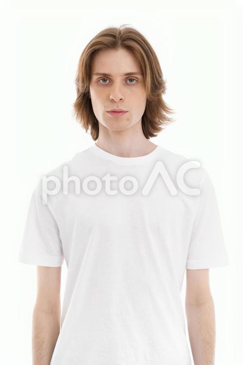 微笑みカメラ目線の若い外国人男性 男性,微笑む,真顔の写真素材