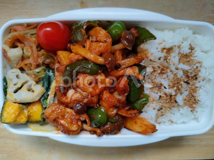 豚こま肉ケチャップ炒め弁当！ お弁当,お昼ごはん,手作りの写真素材