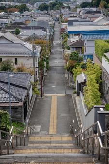 住宅地の中をまっすぐ伸びる道 町並み,道路,風景の写真素材