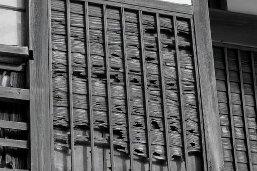 風雪に耐え歴史を刻んだ古民家の外壁 江差町,古民家,商家の写真素材