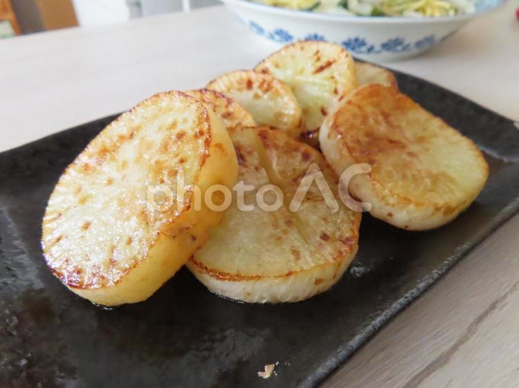 だいこん　バター醤油焼き 大根,野菜,食材の写真素材