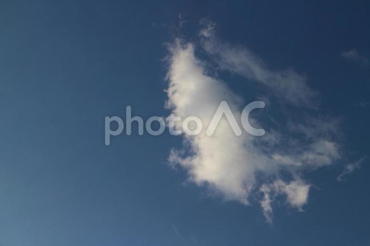 バレンタインデーの翌日の朝空　３ 空,背景,晴れの写真素材