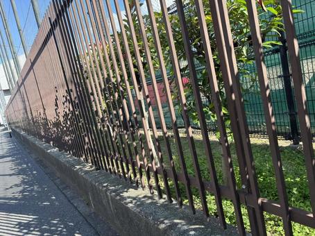 フェンスの影と午後の光 フェンス,影,柵の写真素材