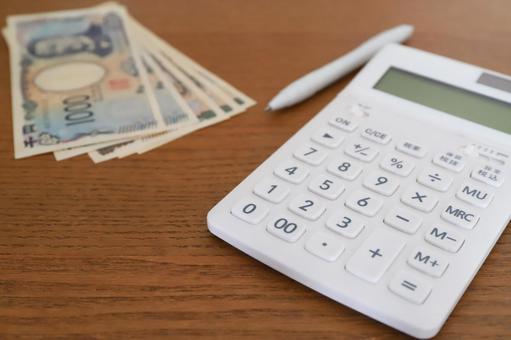 計算機とお金　家計イメージ 計算機,お金,ローンの写真素材