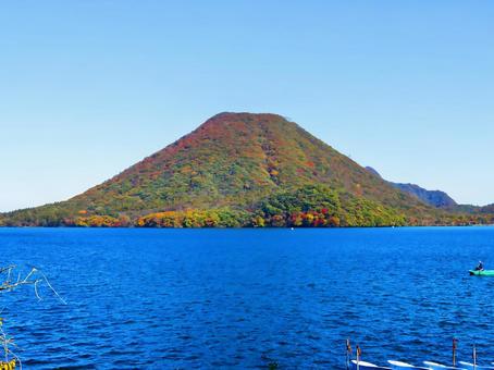 榛名湖と榛名富士 榛名湖,榛名富士,紅葉の写真素材