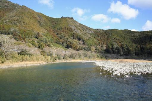 高知県越知町 片岡沈下橋から見た仁淀川 高知県越知町 片岡沈下橋から見た仁淀川 川,河原,仁淀川の写真素材
