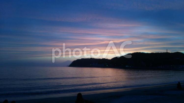 海で日が沈む瞬間 海,海岸,夕焼けの写真素材