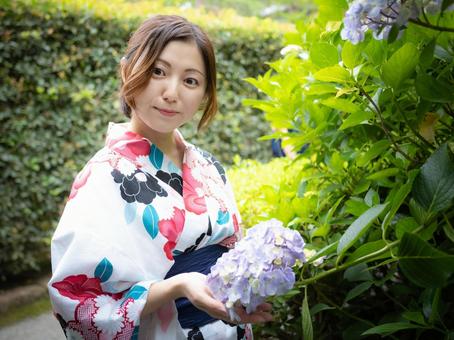 32: Hydrangea and a woman in a yukata, JPG 32: Hydrangea and a woman in a yukata, JPG