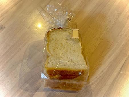 袋に入った食パン 袋に入った食パン 食パン,パン,食事の写真素材