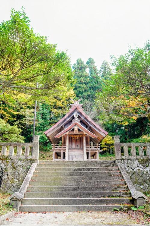 島根・奥出雲の稲田神社と紅葉 稲田神社,奥出雲,紅葉の写真素材