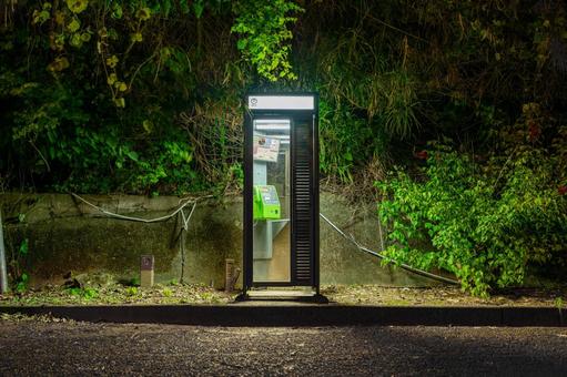 深夜の公衆電話ボックス 深夜の公衆電話ボックスの写真