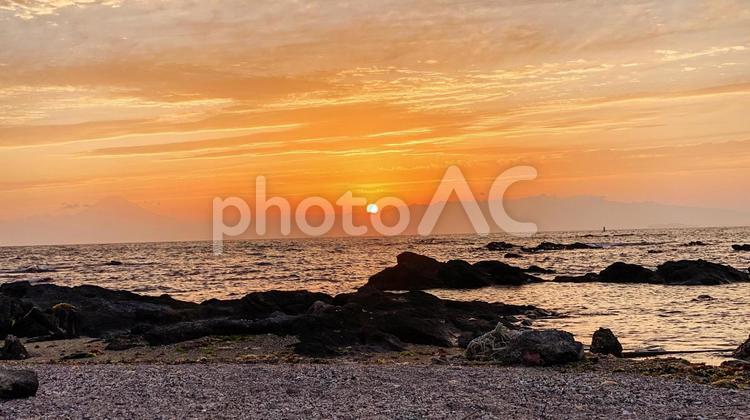 夕焼けと海 海,海岸,自然の写真素材
