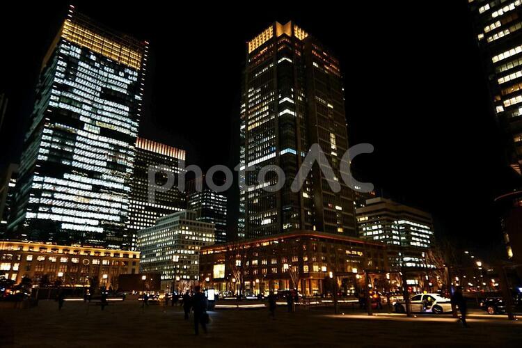 夜の丸の内のビル群 丸の内,ビル群,都市の写真素材