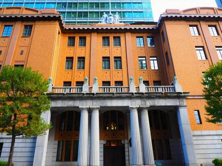 日本工業倶楽部会館/正面 三菱ufj信託銀行本店ビル,日本工業倶楽部会館,国登録有形文化財の写真素材