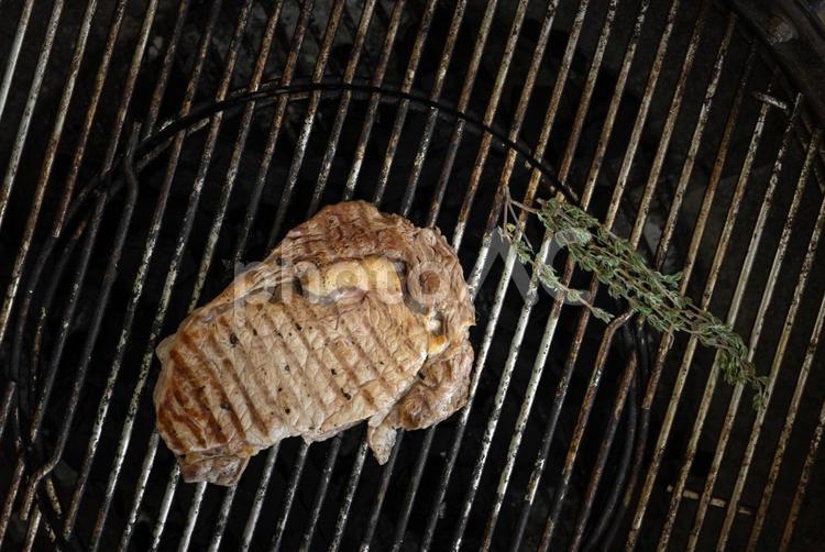 ステーキとハーブ バーベキュー,アップ,ステーキの写真素材