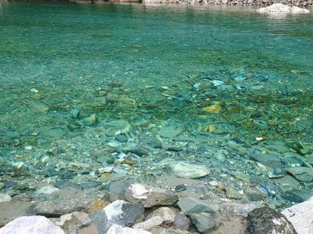 ユーシン渓谷 青く透き通った川 ユーシン渓谷 青く透き通った川の写真
