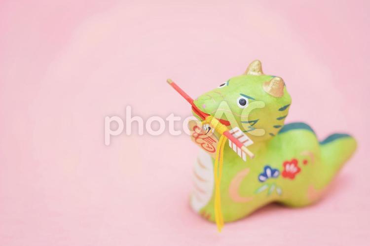 余白がある辰の土鈴 龍,辰,置物の写真素材