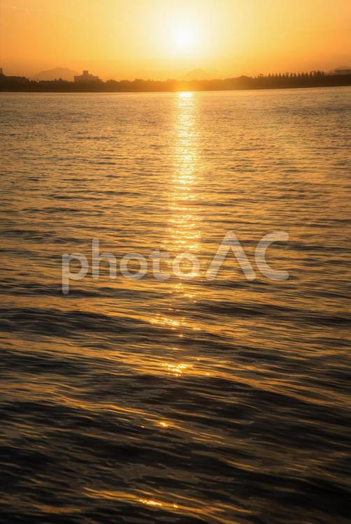琵琶湖の朝焼けの風景 朝日,朝焼け,朝陽の写真素材