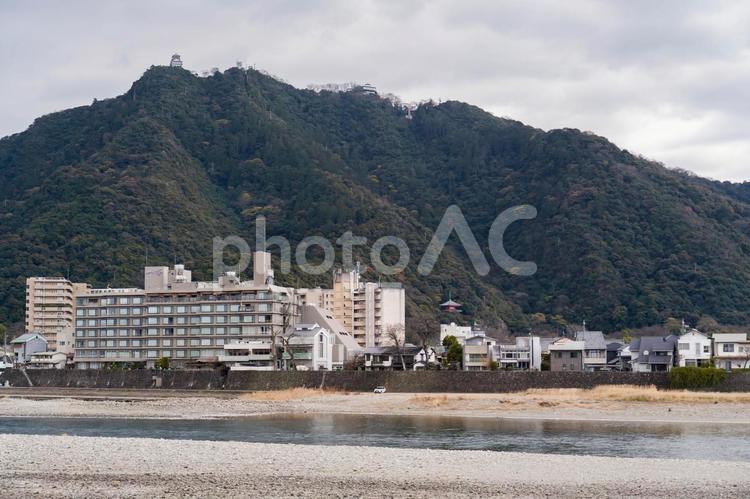 冬の金華山と岐阜の町 山,冬,岐阜市の写真素材