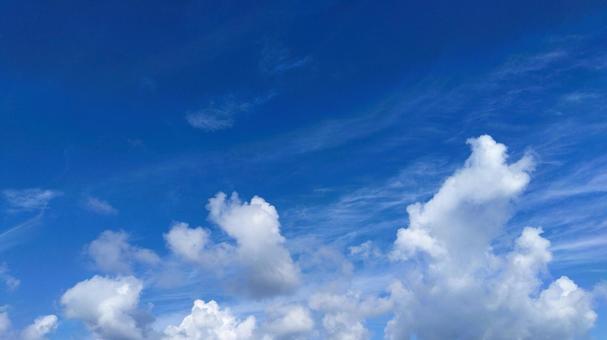 澄んだ青空と白い雲 澄んだ青空と白い雲の写真