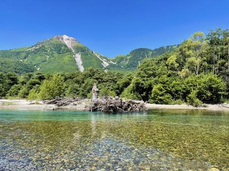 梓川と焼岳、夏の絶景 梓川と焼岳、夏の絶景 梓川,焼岳,上高地の写真素材