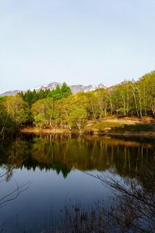 250515秋山郷天池と鳥甲山 秋山郷,長野県,栄村の写真素材