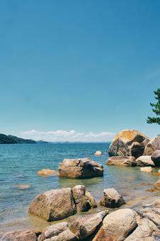 岩のある海岸 岩のある海岸の写真