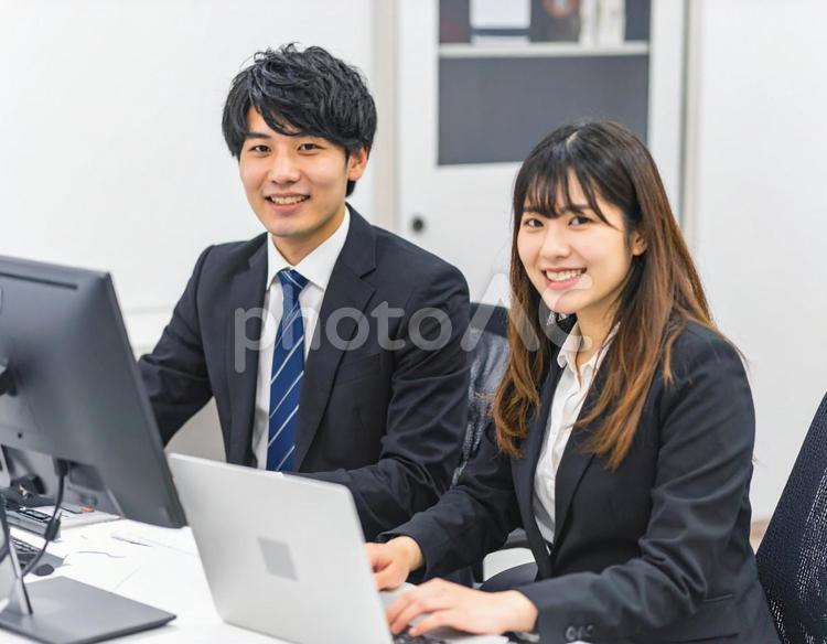 働く男性社員と女性社員のイメージ ビジネス,男性,女性の写真素材