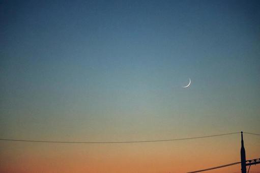 Crescent moon floating in the dusk sky ……, JPG