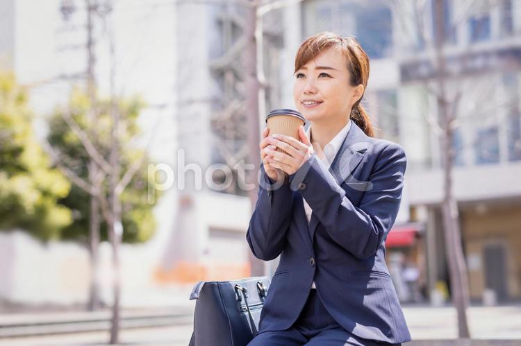 外回りする会社員 休憩,ビジネス,コーヒーの写真素材