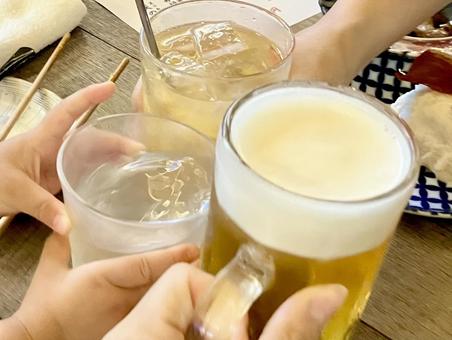 みんなで乾杯 ビールとサワーと水 みんなで乾杯 ビールとサワーと水 乾杯,ビール,サワーの写真素材