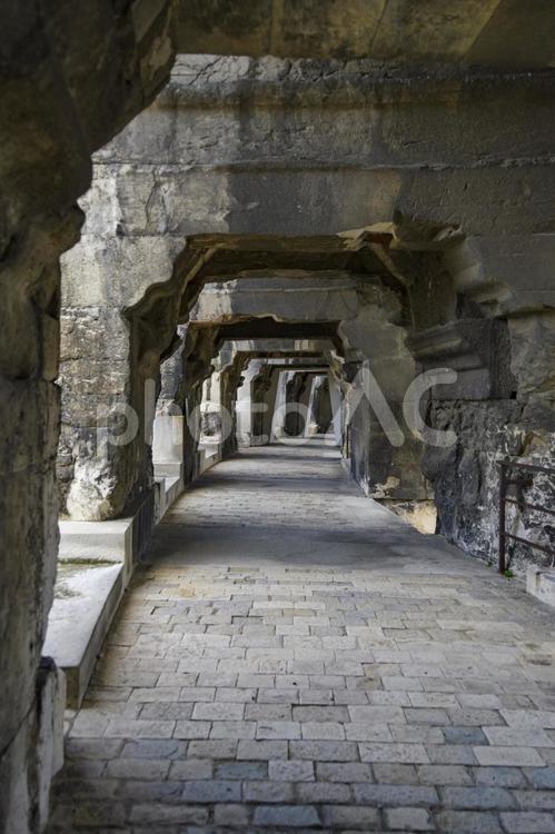 古代ローマの遺跡、円形闘技場。フランス コロッセオ,ニーム,ニーム円形闘技場の写真素材
