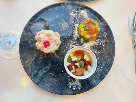 レストランでお洒落な前菜盛り合わせ レストランでお洒落な前菜盛り合わせ 前菜,盛り合わせ,食べ物の写真素材
